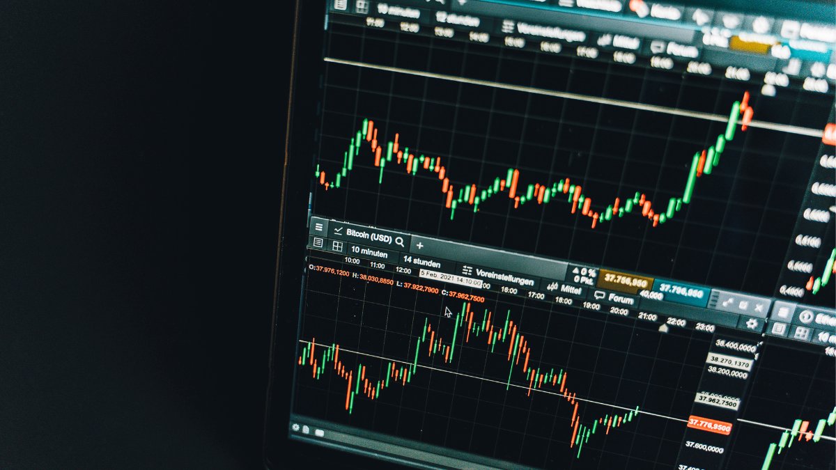 FinancialXpress's tweet card. Markets watchlist this week, July 28: FIIs ramp up bearish bets as Nifty and Realty indices show signs of further weakness—read the top stocks to watch now.