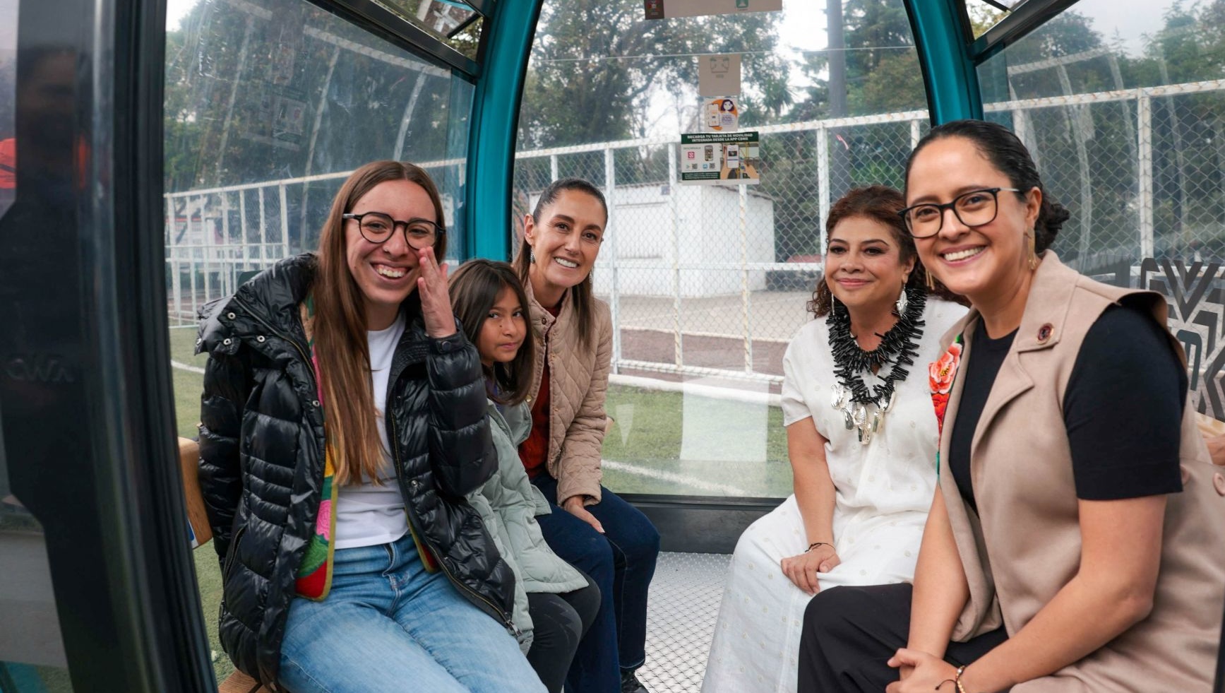 emeequis's tweet card. Sheinbaum se manifiesta contra políticos que se alejan de la “justa medianía”, justo cuando varios personajes de la 4T vacacionan por Europa.
