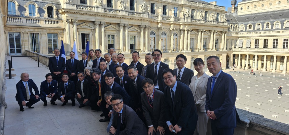 Bookness2's tweet card. 　出版文化産業振興財団（JPIC）は7月初め、フランスの政府や業界団体による書店支援を調査するため、フランスのパリに訪仏代表団を派遣した。訪問先では政府機関、書店・出版業界、国立図書館などの関係者との…続き