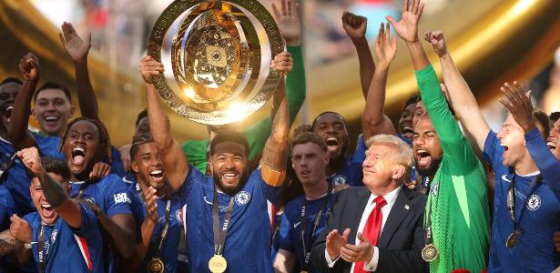 brazbruno's tweet card. Capitão do Chelsea, o lateral Reece James falou sobre a presença de Donald Trump, presidente dos EUA, no palco da premiação do Mundial — o jogador, que hoje atuou como volante na vitória sobre o PSG,...