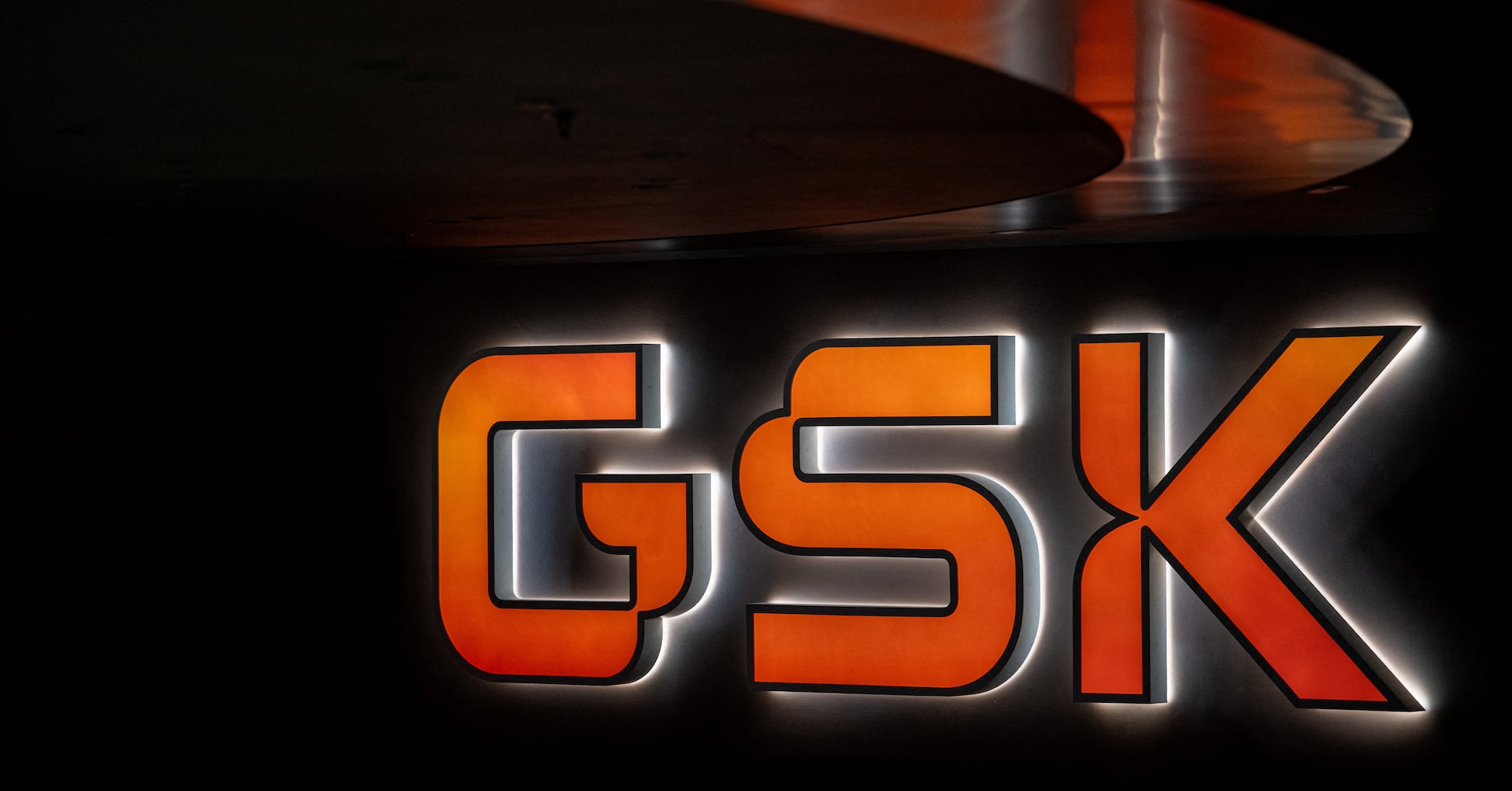 Reuters_Health's tweet card. Britain's GSK and China's Jiangsu Hengrui Pharmaceuticals have agreed on a $500 million deal to develop up to a dozen new medicines, including a promising candidate for a chronic lung condition, the...