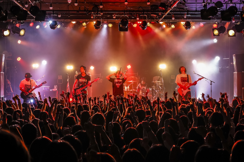 LMusicjp's tweet card. 026年1月4日「日本武道館」公演でそのバンド活動にピリオドを打つWaiveが、7月25日(金) 恵比寿リキッ