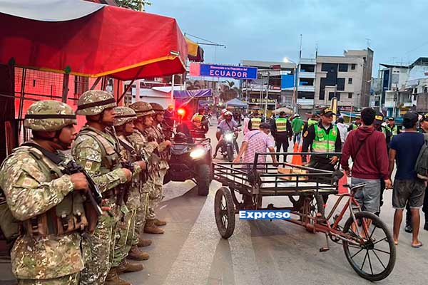 ExpresoPeru's tweet card. La PNP ejecutó un operativo clave en Tumbes, interceptó un bus interprovincial y descubrió un traslado masivo de personas en situación irregular.