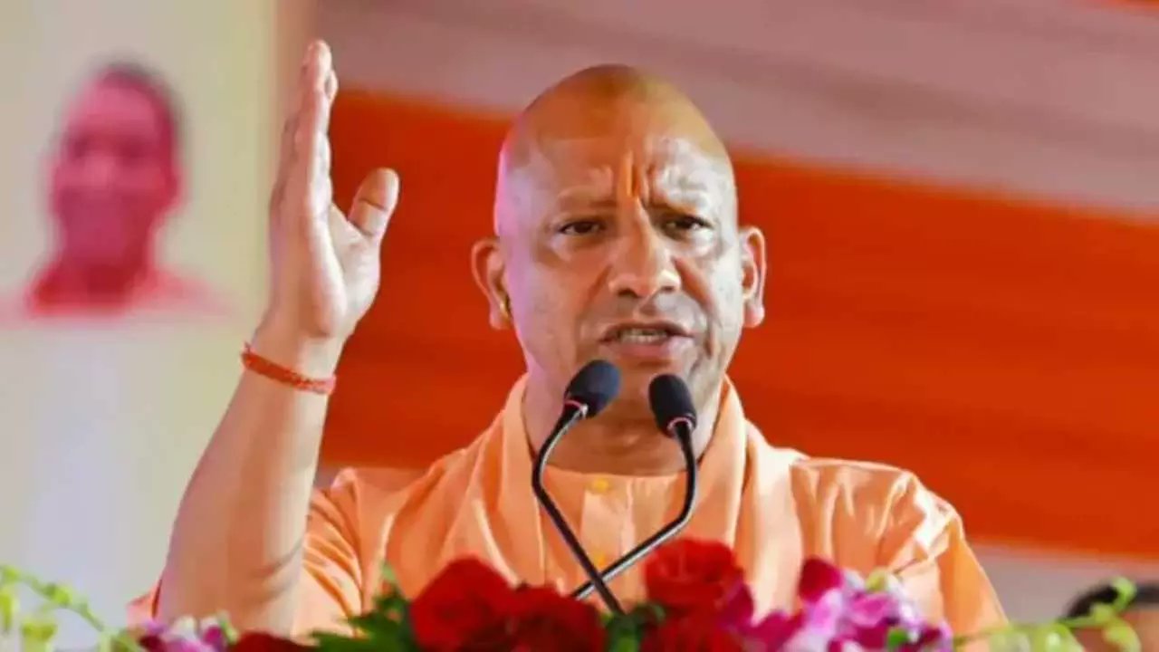 rajkumarspeaks's tweet card. CM Yogi News: योगी आदित्यनाथ ने इतिहास रचते हुए उत्तर प्रदेश के सबसे लंबे समय तक मुख्यमंत्री रहने का रिकॉर्ड अपने नाम किया है। उन्होंने 8 साल 132 दिन का कार्यकाल पूरा कर पंडित गोविंद बल्लभ पंत का...