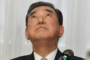 factaonline's tweet card. 戦後80年の2025年は、やはり日本政治の一大転機となった。 7月の参院選で自民、公明両党の与党は47議席にと...