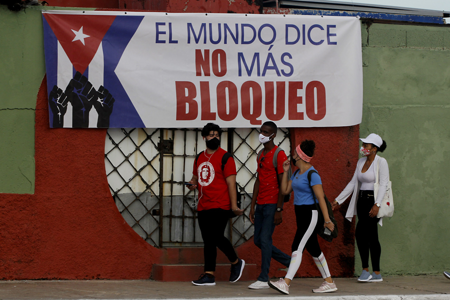 DisyuntivasC's tweet card. No más agresiones a la Revolución Cubana