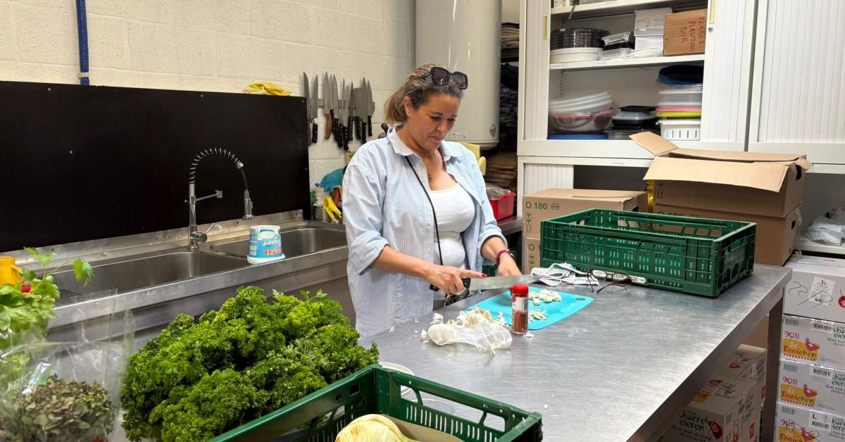 LaCapitale_be's tweet card. À Uccle, l’asbl Open Free Go propose toute l’année des colis alimentaires, des vêtements et divers articles de maison à prix symbolique. Fondée par Sandra, l’association vient en aide à 3.000...