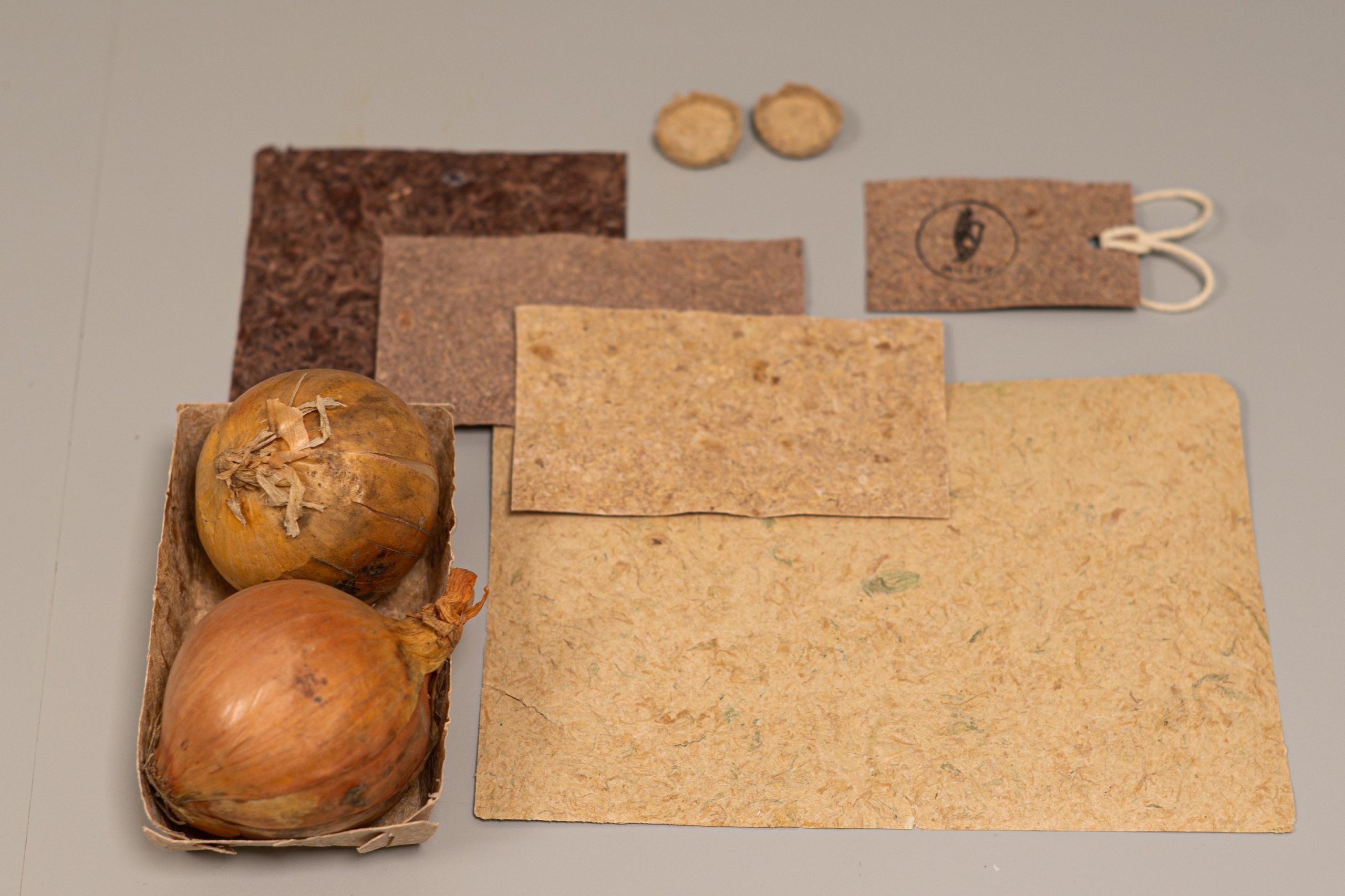 GAAPVC's tweet card. A Scottish startup is developing sustainable packaging made from onion skins, offering a compostable alternative to plastic.
