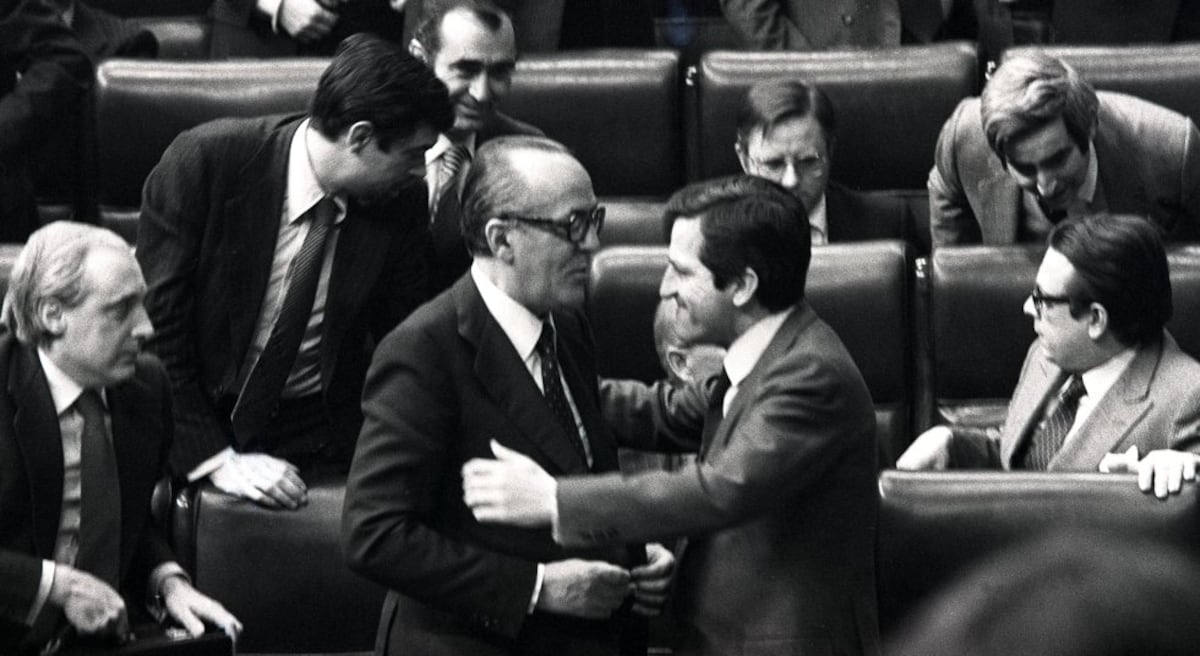 manolomoralesr's tweet card. Los catedráticos de Historia Contemporánea José-Vidal Pelaz y Pablo Pérez aportan fuentes inéditas para reconstruir un episodio reciente de la historia de España que merece ser mejor conocido