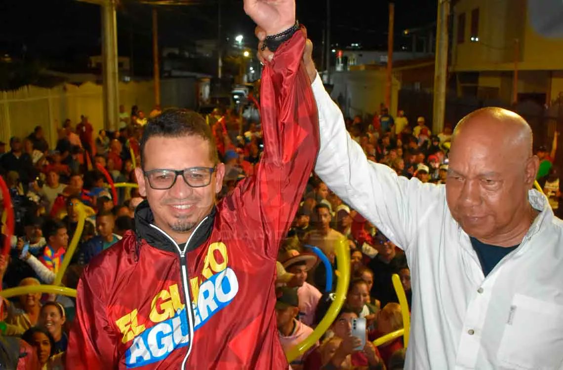 laprensalara's tweet card. Yanys Agüero celebró su elección como alcalde de Iribarren en la sede del PSUV Lara, acompañado por el Gobernador Luis Reyes Reyes. Obtuvo el 73.34% de los votos en una elección con 32.87% de...