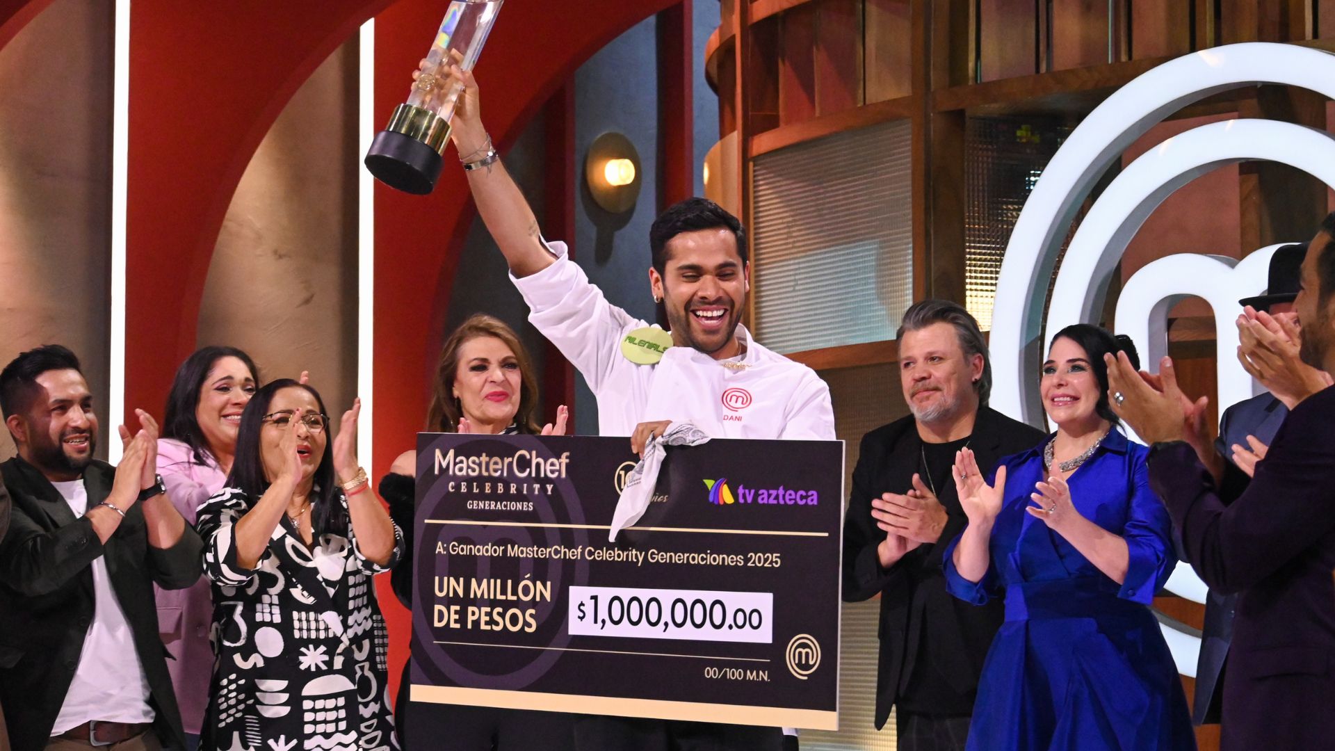 MasterChefMx's tweet card. La temporada 2025 de MasterChef Celebrity Generaciones México llegó a su gran final tras semanas de competencia intensa y desafíos culinarios memorables. Hoy, finalmente, se ha revelado el nombre del...