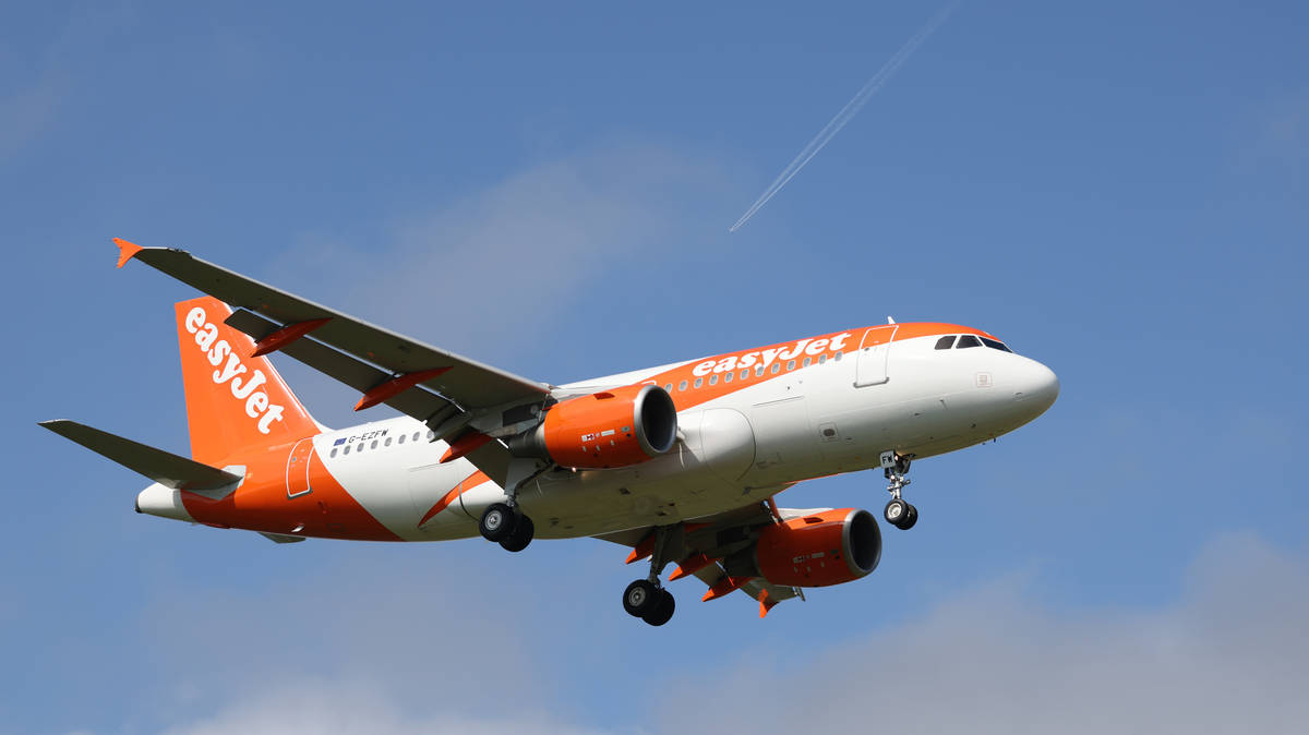 TheRealJamieKay's tweet card. Counter-terror police are investigating after a man was arrested after causing a disturbance on an Easyjet flight from Luton to Glasgow Airport.