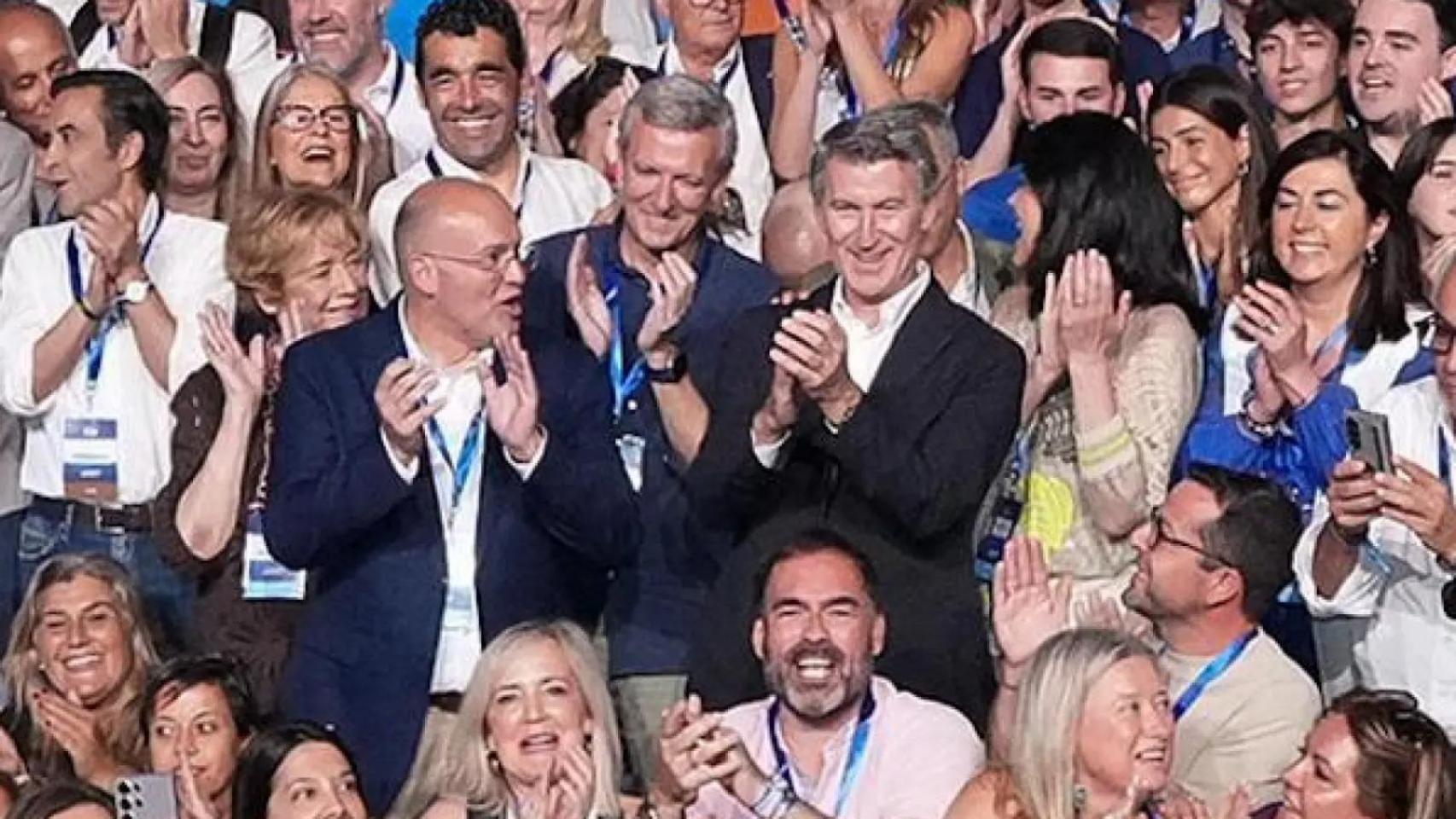 pedroj_ramirez's tweet card. Feijóo desveló este domingo su hoja de ruta para llegar al poder y las medidas que adoptará en sus 100 primeros días de Gobierno: "O Sánchez o yo". "Tenemos que aprovechar esta potencia para que la...