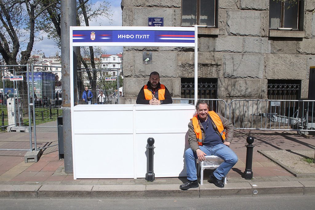 Vantaz_'s tweet card. Analiza javnog mnjenja pokazuje: studentski bunt menja političku mapu Srbije, poverenje u institucije na istorijskom minimumu.