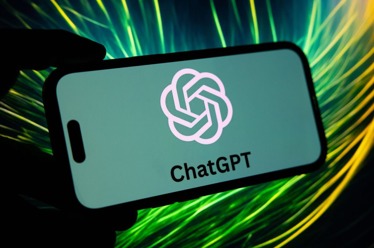 raurublock's tweet card. オープンＡＩのチャットボット「ChatGPT」は人工知能（ＡＩ）の開発と投資に革命を起こした。しかし、アリババグループのクラウドおよびＡＩ部門の創設者王堅氏によると、ChatGPT以降に生まれた技術とサービスの９割は、10年以内に消滅する可能性がある。