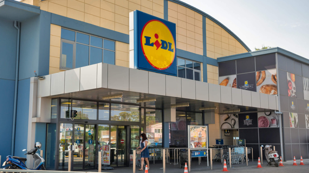 ernestsole's tweet card. Lidl llança la cubitera amb altaveu i llums LED: l’accessori més viral de l’estiu per menys de 30 euros
