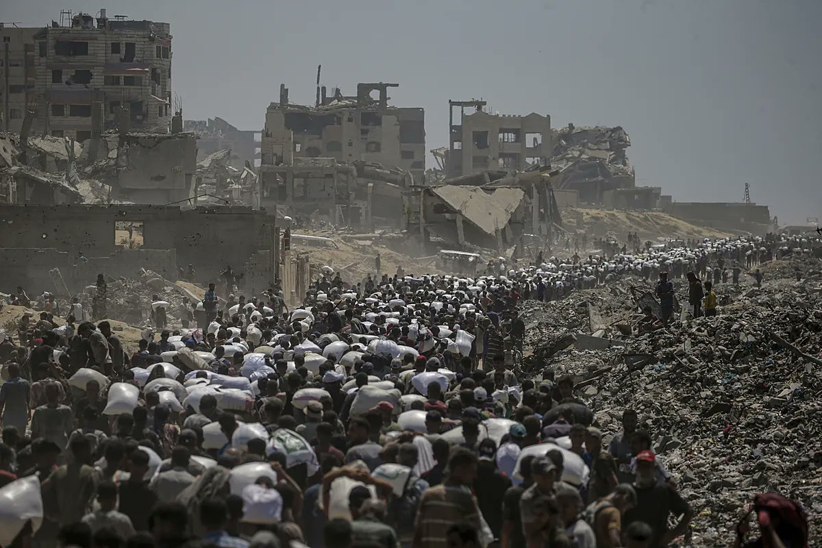 salemergui's tweet card. Bajo una ola sin precedentes de críticas y presiones internacionales y ante el temor a un deterioro de la ya dramática crisis en la Franja de Gaza, Israel inició ayer pausas...