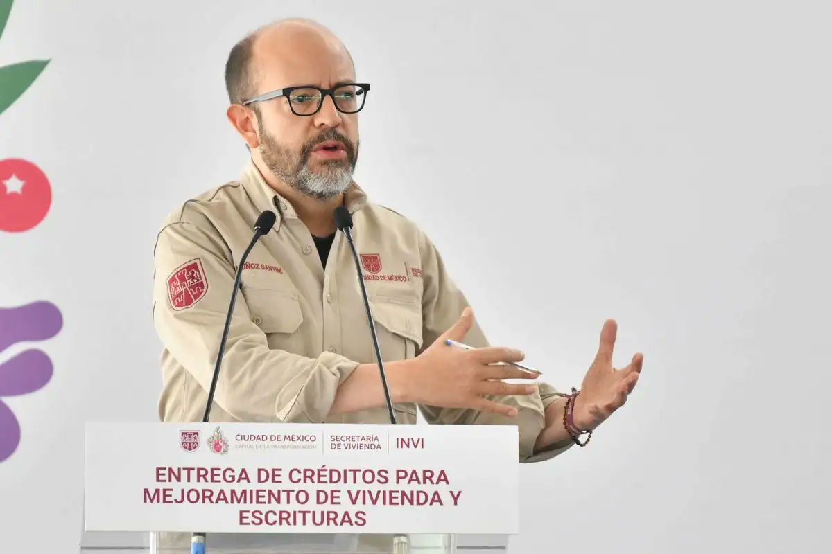 javier_guizar's tweet card. El valor del suelo por metro cuadrado disminuyó hasta 50%.