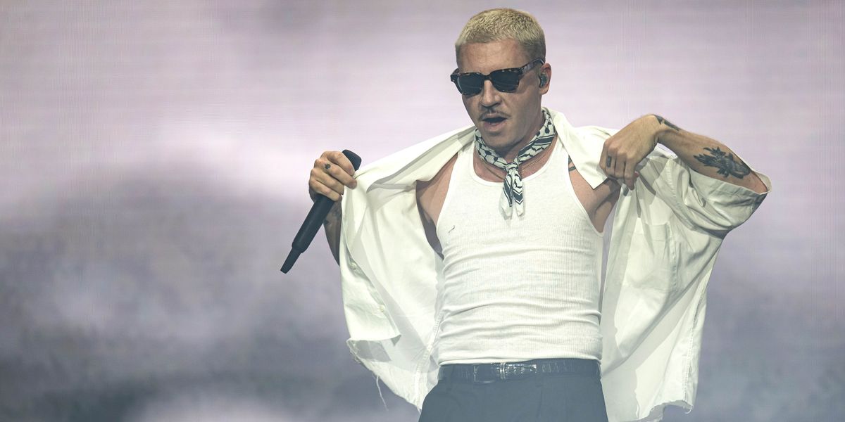 SPutinism's tweet card. Sein Auftritt war umstritten, der Zentralrat der Juden warnte vor einem Besuch des Konzerts: Der US-Rapper Macklemore nutzte die Bühne des Deichbrand-Festivals wie erwartet für heftige Kritik an...