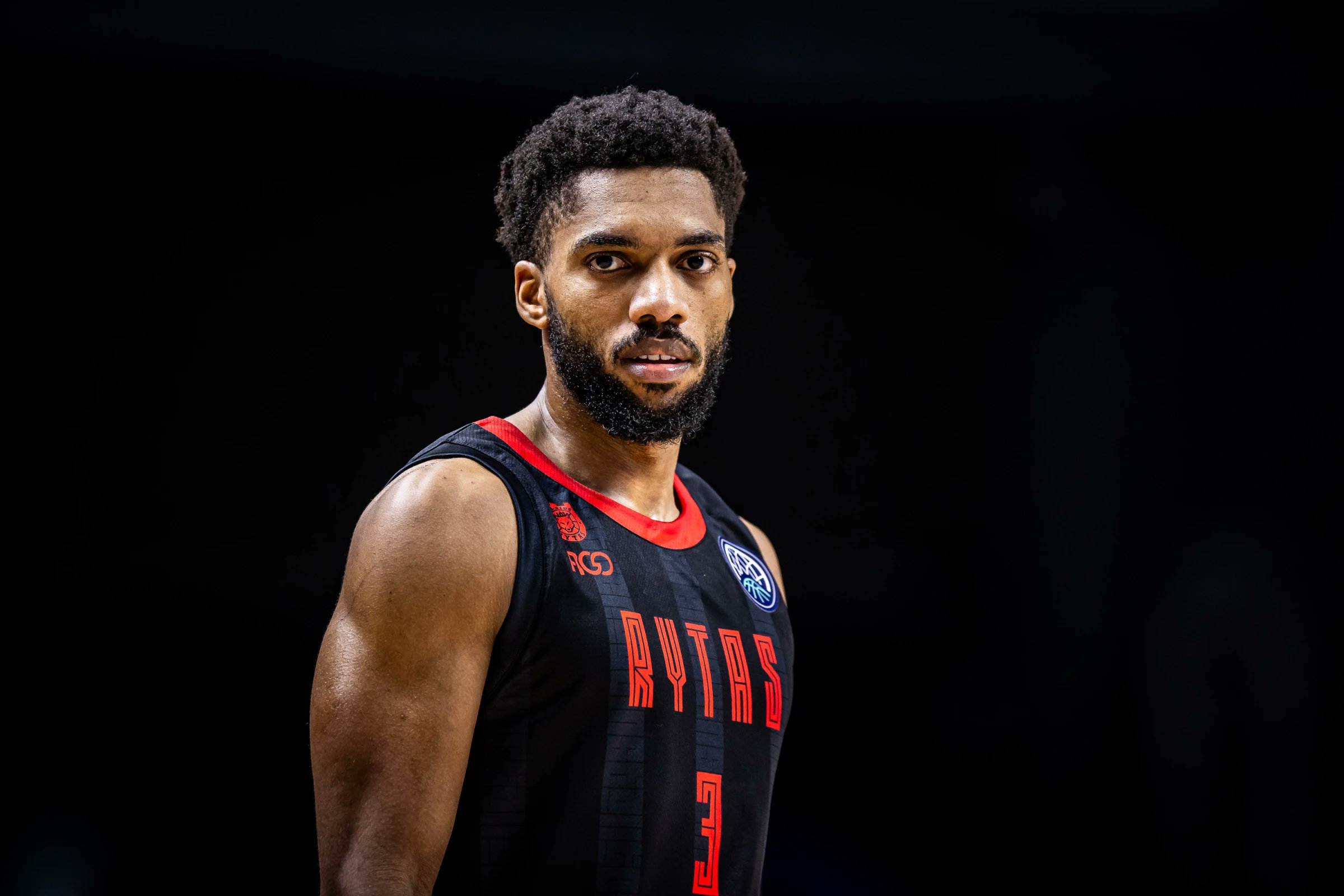 Be_BasketFr's tweet card. BCL - Ancien joueur du Limoges CSP, l’arrière américain Jayvon Graves s’est engagé avec le Legia Varsovie, champion en titre de Pologne, pour la saison 2025-2026. Il jouera notamment la BCL.