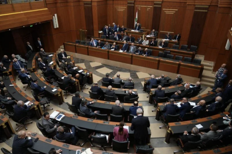 AnthonySamrani's tweet card. Le projet de loi sur la réforme et la réorganisation du secteur bancaire libanais entre dans une semaine décisive. Porté, remanié, puis remodelé par une sous-commission parlementaire constituée...