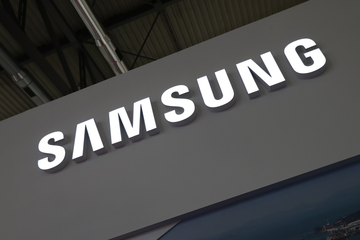 Lettera43's tweet card. Samsung ha stretto un accordo con Tesla per la fornitura di processori AI6: l'intesa durerà fino al 2033. Musk: «Momento cruciale».