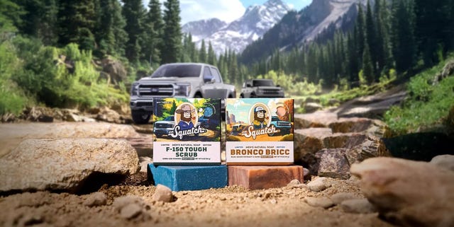 car_and_driver's tweet card. La marca Dr. Squatch, conocida por sus virales colaboraciones, lanza otra de sus series limitadas de jabones dedicada a estos superventas del offroad.