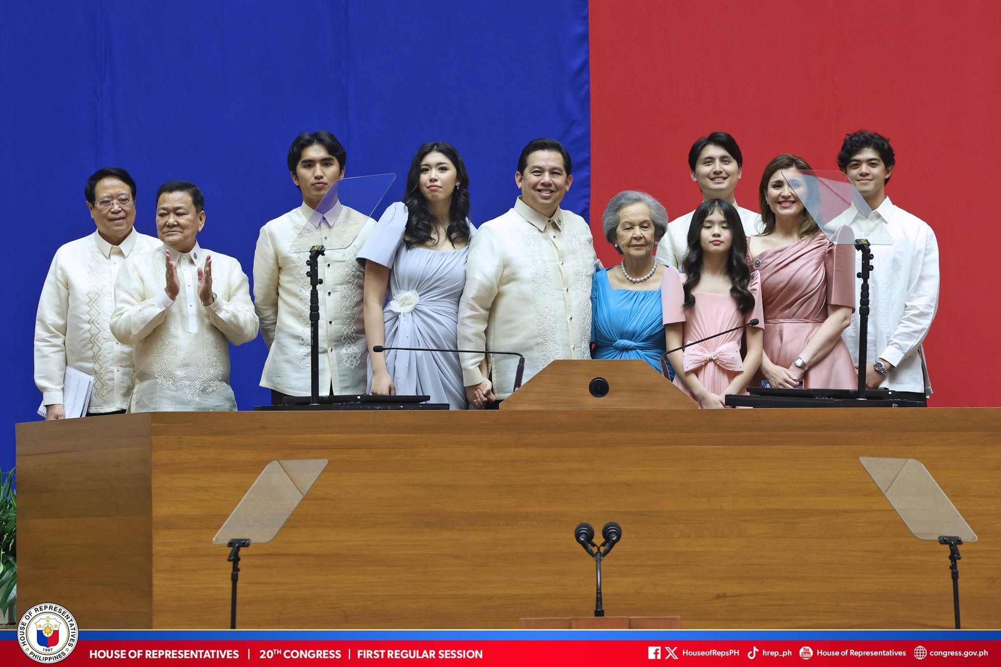 ExpressNewsPH's tweet card. Pormal nang tinanggap ni Leyte 1st District Rep. Ferdinand Martin Romualdez ang korona bilang Speaker ng House of Representatives nitong Lunes, kasabay ng matitinding banat tungkol sa pananagutan,...