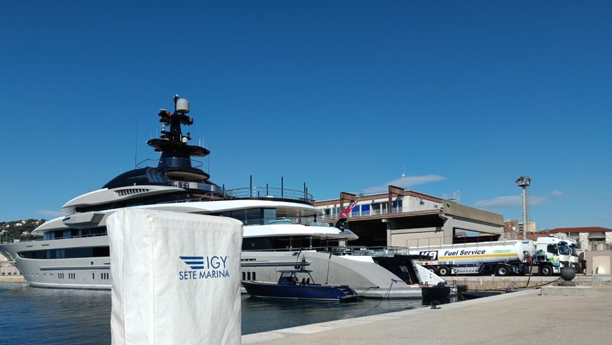cemodf1's tweet card. Le Whisper, un megayacht de 95 m de long, était en escale ce week-end à Sète. Avant de partir, il a déposé un basketteur mythique de la NBA et fait un plein… d’huile de friture.