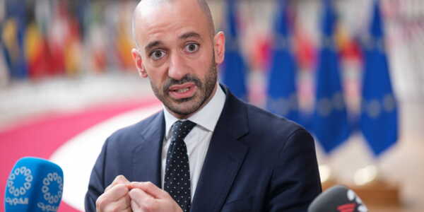 NicolasMeilhan's tweet card. Au lendemain de l’accord scellé entre Donald Trump et Ursula von der Leyen, prévoyant 15% de taxes sur la plupart des produits européens importés aux Etats-Unis, la France conçoit qu’il apportera...