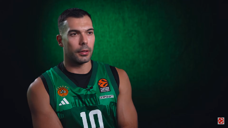 BSphere_'s tweet card. Kostas Sloukas, the player of Panathinaikos, spoke about the upcoming "Pavlos Giannakopoulos" tournament, which will be held in Australia.