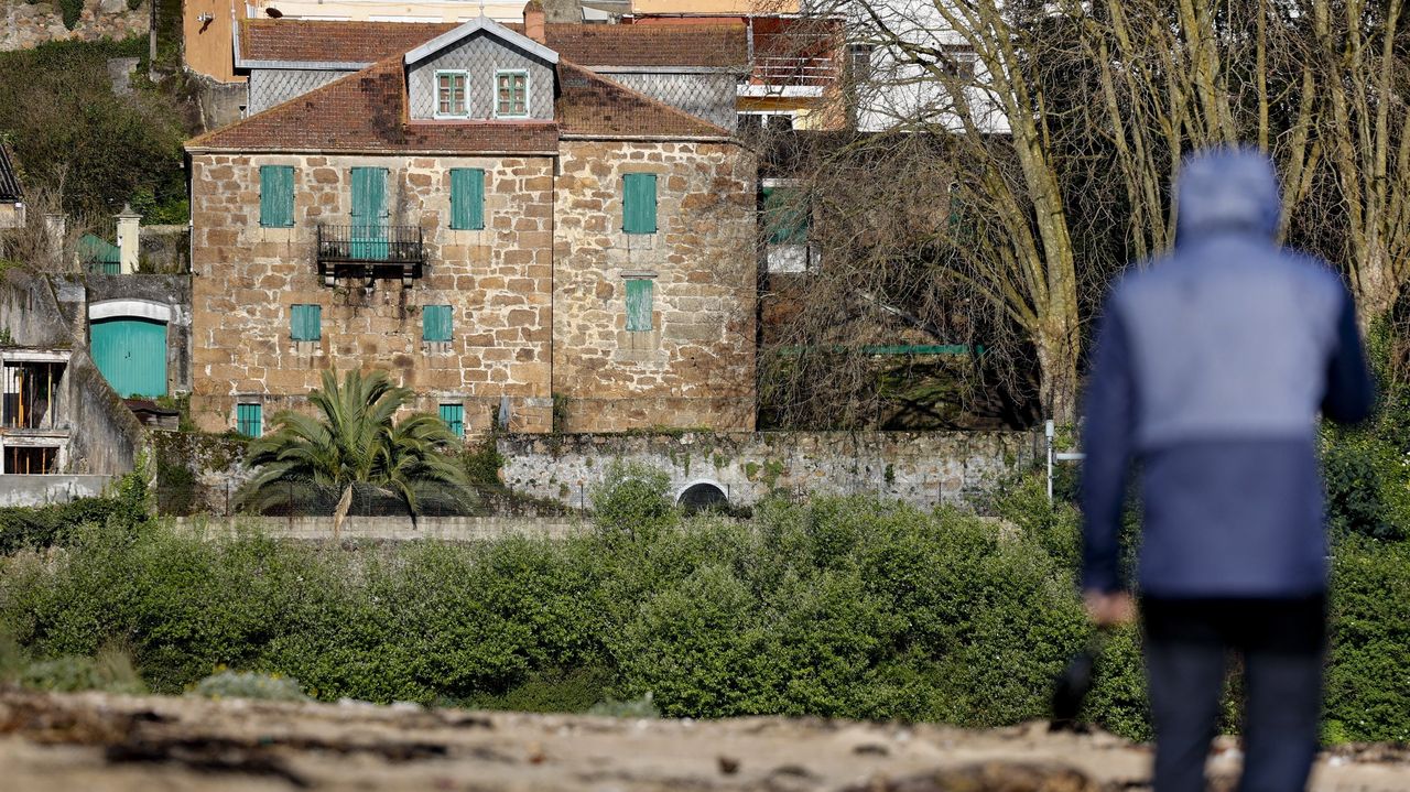 vozcoruna's tweet card. En la operación entran los jardines y el fondo recibirá aprovechamiento urbanístico en otra parcela próxima de As Xubias
