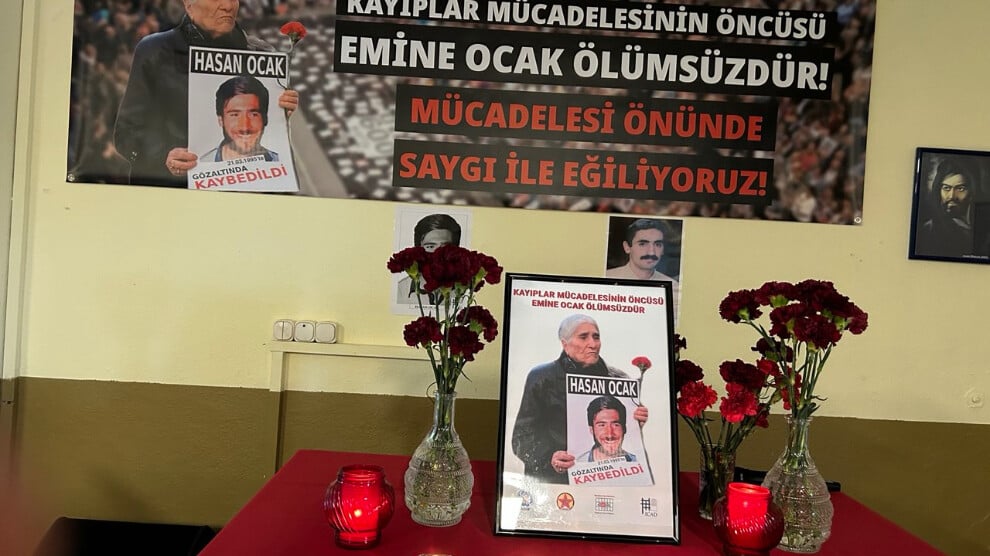 AgiAlevi's tweet card. ⌈Haber Merkezi⌉Almanya’nın Köln kentinde bulunan Porz Alevi Kültür Merkezi Cemevi’nde, gözaltında kaybedilenler anısına bir etkinlik düzenlendi. Anmada Cumartesi Anneleri’nin simge ismi Emine Ocak ve...