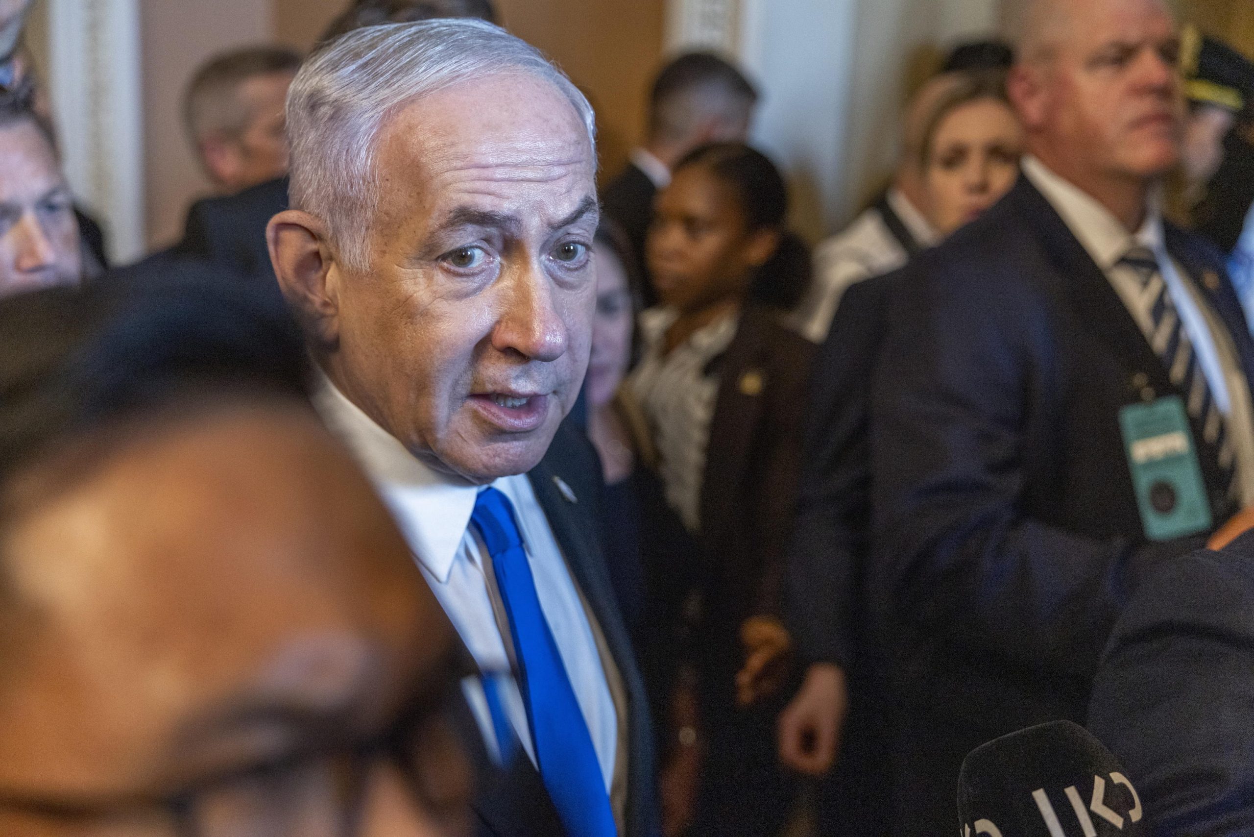 Lettera43's tweet card. Nuovi raid israeliani a Gaza hanno causato la morte di almeno 13 persone. Netanyahu: «Non c'è fame nella Striscia».