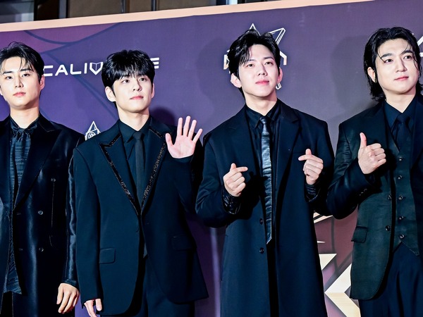 RBBTODAY's tweet card. JYPエンターテインメント所属のバンドDAY6が、4度目となる公式ファンミーティングを成功裏に終え、ファンと共にかけがえのない思い出を刻んだ。