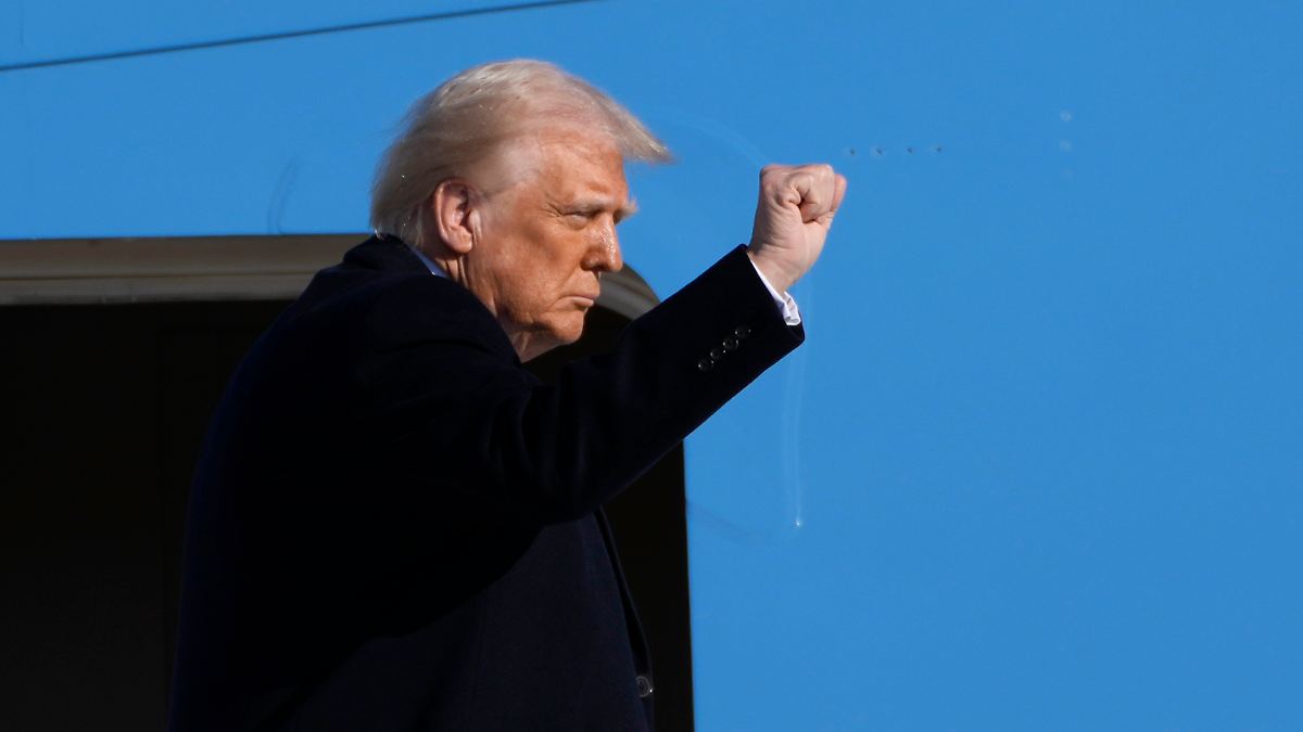 ProEuropa4's tweet card. Die EU und die USA einigen sich auf ein neues Zollabkommen. Was Donald Trump einen Deal nennt, ist in Wahrheit ein sehr einseitiges Geschäft. Aber das ist der Preis, den Europa bezahlen muss für die...