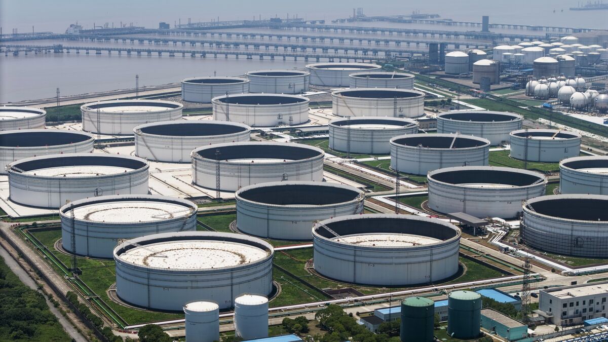 yongchang_chin's tweet card. China’s purchases of Iranian crude rose in June to the highest since March’s record levels, in part because of speedier loadings as sellers sought to avoid getting tangled in the country’s conflict...
