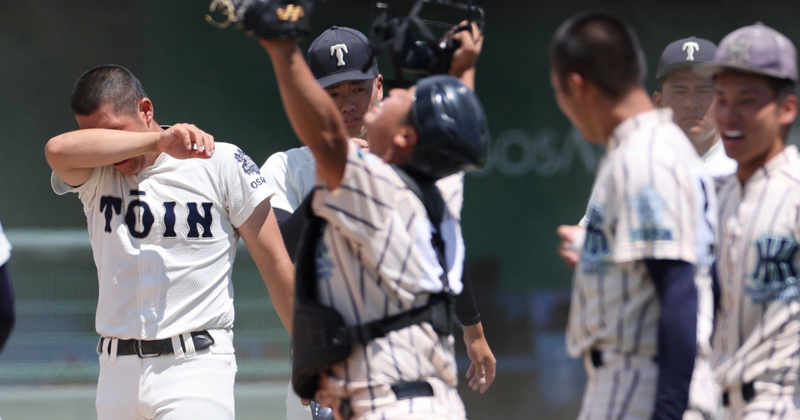 numberweb's tweet card. 夏の全国高校野球選手権大会、大阪大会決勝戦。王者・大阪桐蔭はタイブレークの末に敗れて甲子園出場を逃した。昨夏の甲子園での2回戦敗退から、捲土重来をめざして作り直してきたはずのチームに何があったのか。その内側を探った。〈全2回の1回目〉