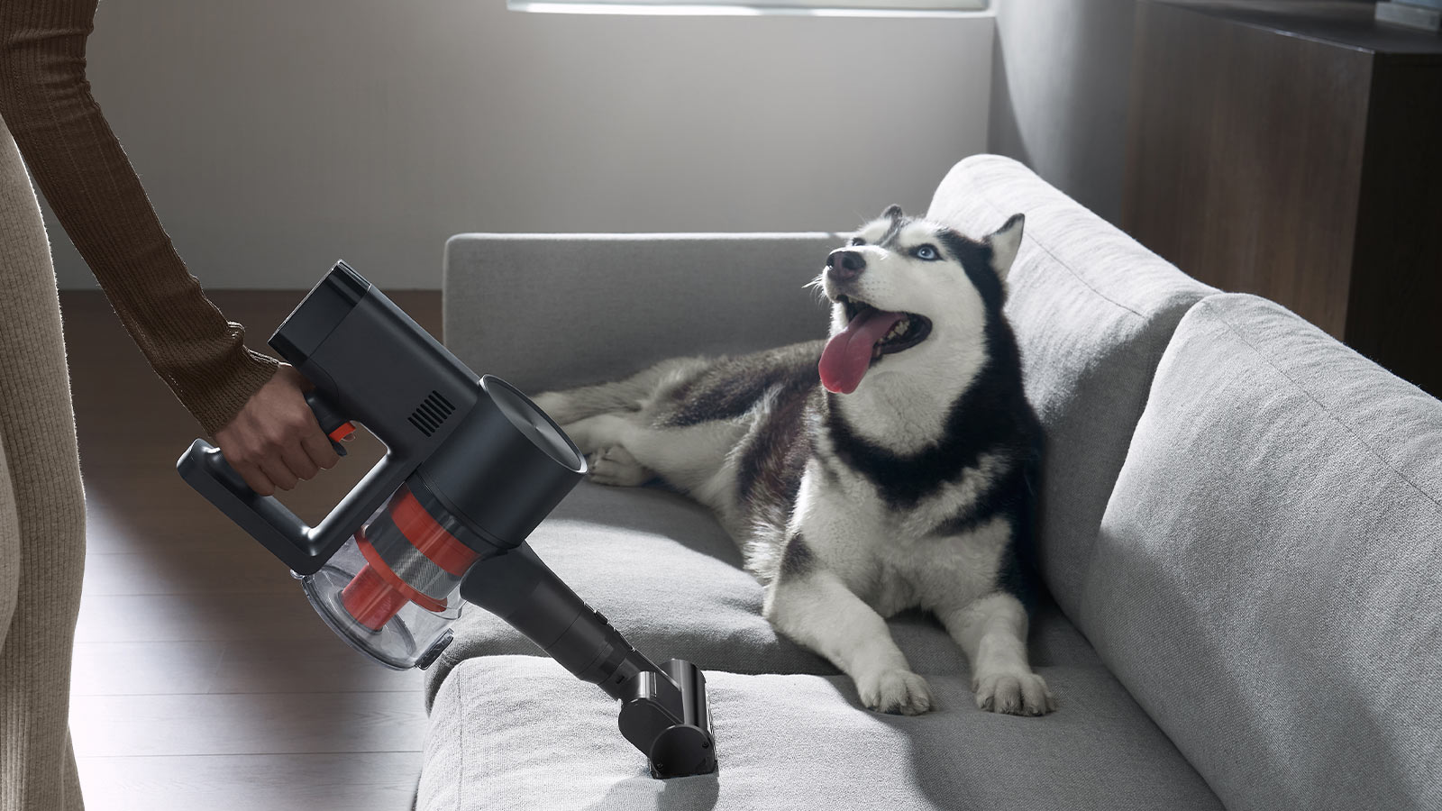nagcoza's tweet card. As a kid who grew up doing chores at home, vacuuming the house was the one thing I hated most. It was so loud I couldn’t hear the TV “while doing chores”, and all the dust made me sneeze nonstop....