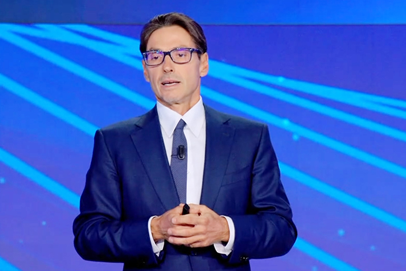Lettera43's tweet card. Mfe ha alzato la sua offerta rivolta a ProSieben. Pier Silvio Berlusconi: «È importante agire urgentemente».