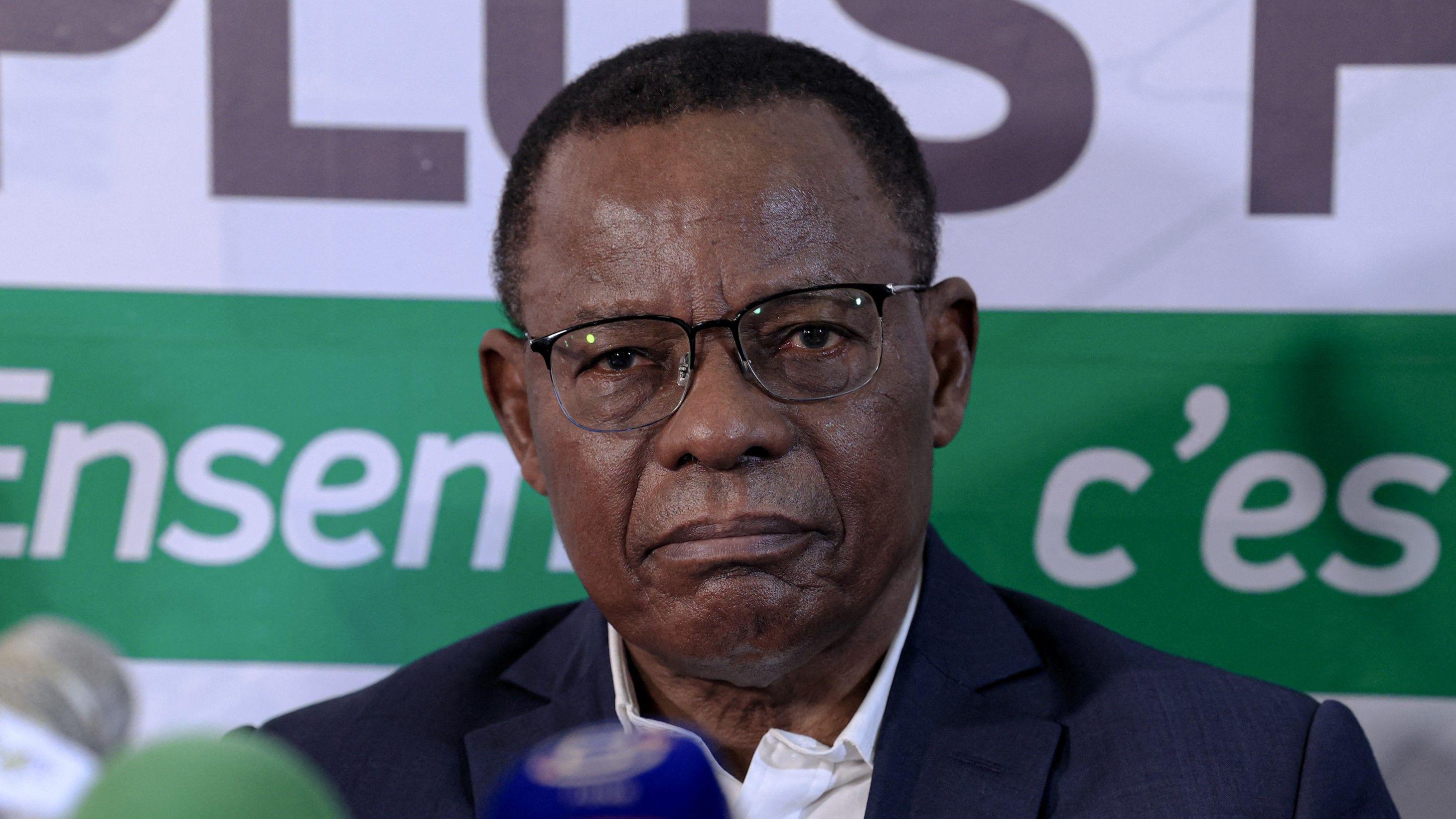 abidjan_net's tweet card. Le chef de l'opposition camerounaise, Maurice Kamto, a été exclu de la liste des candidats à l'élection présidentielle du 12 octobre prochain.Seuls 13 des 83 noms soumis à Elecam, l'institution...
