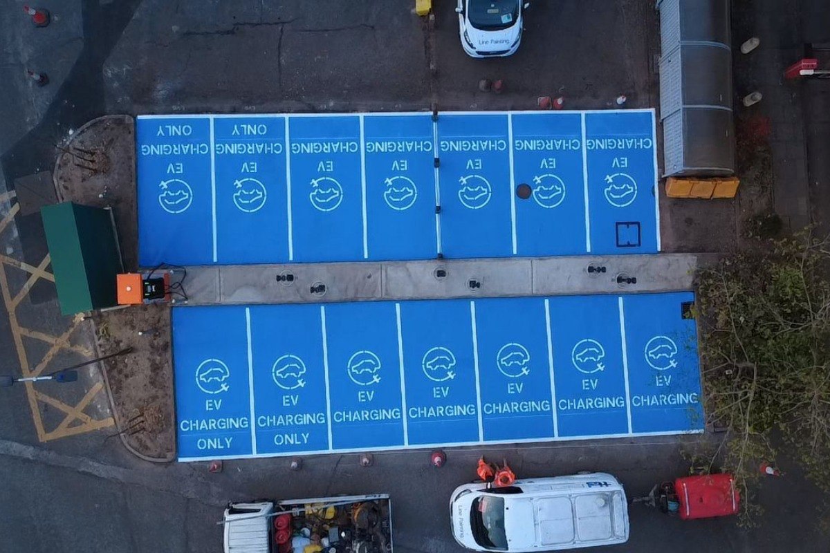 ElecConNews's tweet card. Sutton Council​ will benefit from new EV charging points following completion of a UK Power Networks Services project. A total ...