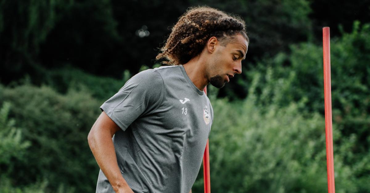 LaCapitale_be's tweet card. Alors qu’il avait pourtant signé un contrat pro du côté de Tubize-Braine, Adel Sbaa fait finalement marche arrière et retourne à Namur. Une situation particulière que la direction tubizienne prend...
