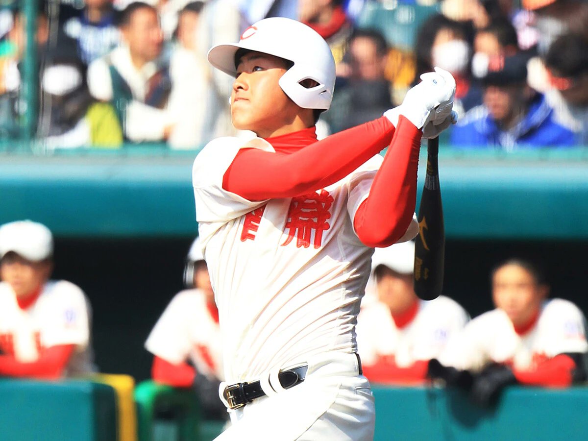 webSportiva's tweet card. ダイヤの原石の記憶〜プロ野球選手のアマチュア時代第４回 岡本和真（巨人）　2019年のドラフトで阪神から２位指名を受けた履正社・井上広大は、報道陣から「目標とする選手は？」と問われると、ライバル球団である巨人の若き４番の名前を挙げた。「…