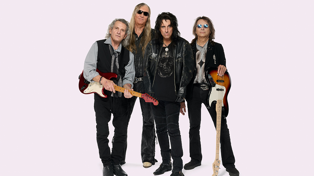 RockZone's tweet card. Crítica del disco 'The Revenge Of Alice Cooper' de Alice Cooper