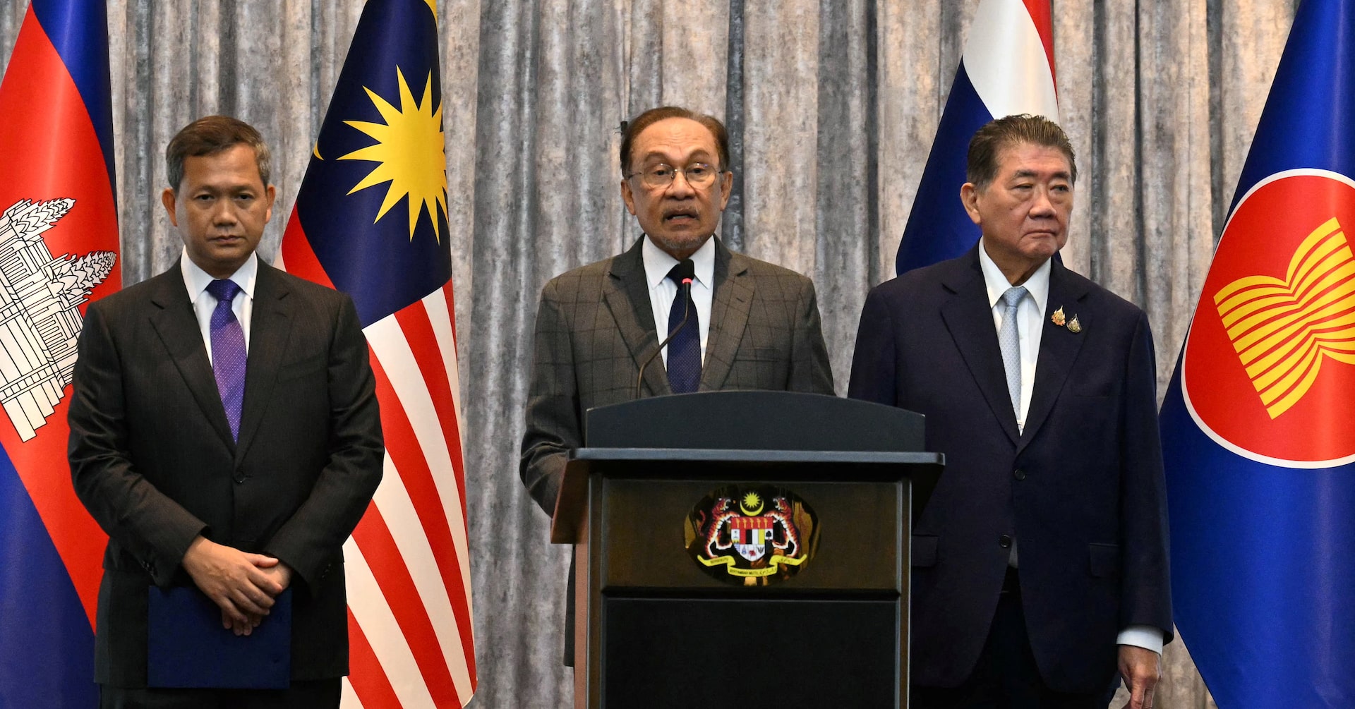 RossFeingold's tweet card. The leaders of Thailand and Cambodia have agreed to an immediate and unconditional ceasefire to end their border clashes, Malaysian Prime Minister Anwar Ibrahim said on Monday, following talks in...