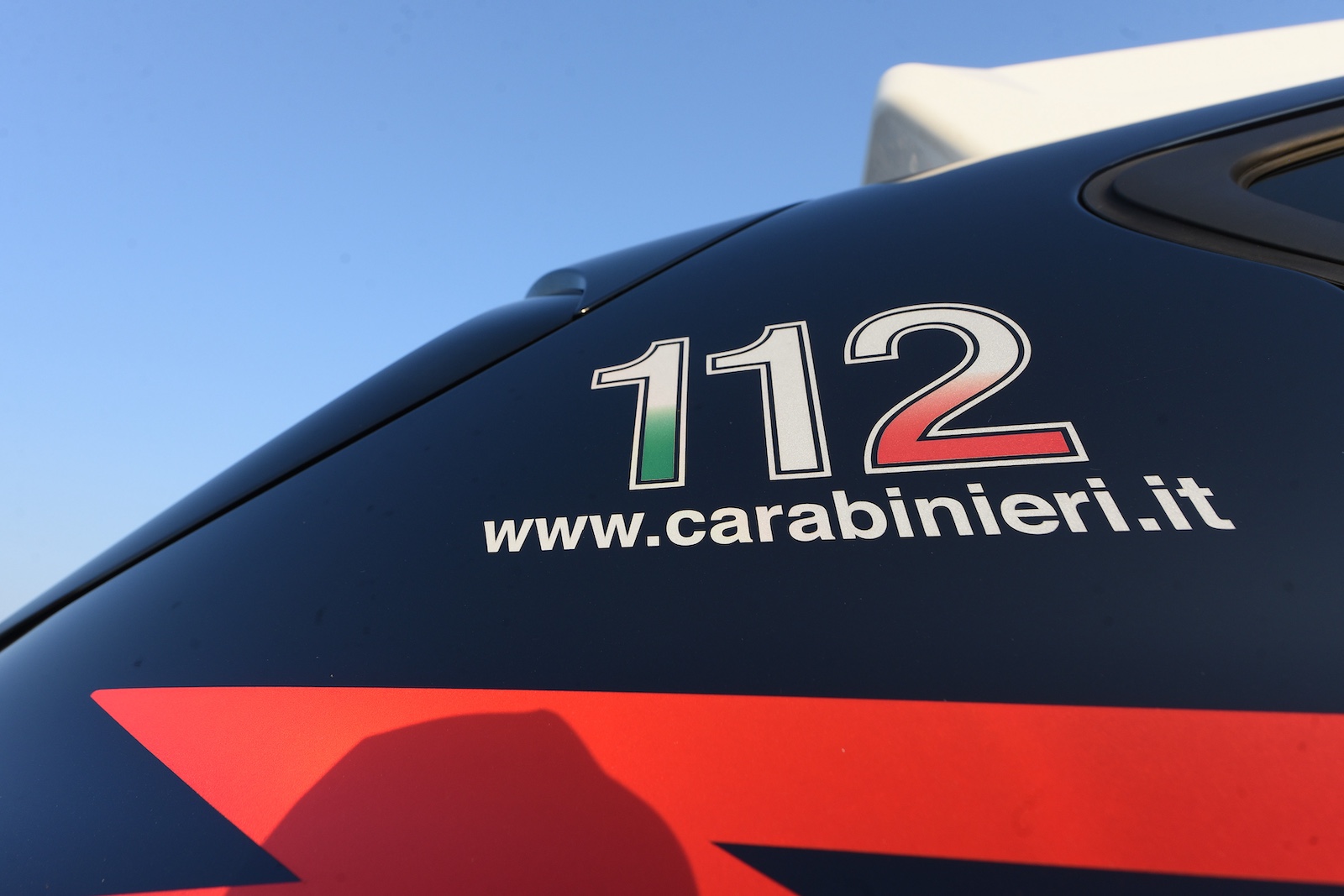 Lettera43's tweet card. Un sacerdote è stato arrestato dai carabinieri della compagnia di Reggio Calabria con l’accusa di violenza sessuale su un minore.