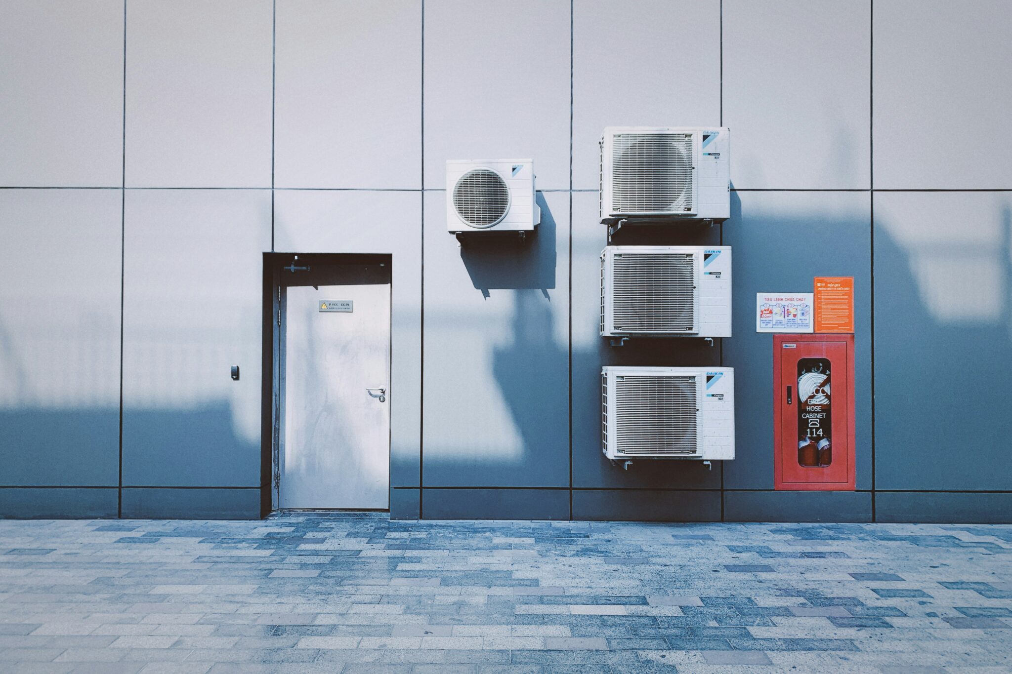 worldcrunch's tweet card. Environmentalists crusading against air conditioners are mistaken: excessive heat actually harms economic growth and, indirectly, the decarbonization of our society.