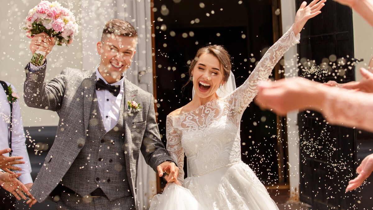 JohnMatarese's tweet card. Micro weddings help couples save thousands of dollars while focusing on what matters most. We speak with one bride who says why she and her fiance downsized, and what they are investing in instead.