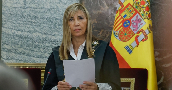 brujapiti2's tweet card. Sostener, para descalificarlos, que los "jueces no han hecho la transición", es una estupidez histórica, porque si restamos cincuenta años a los 5.500 togados, resulta que eran jovencitos cuando...